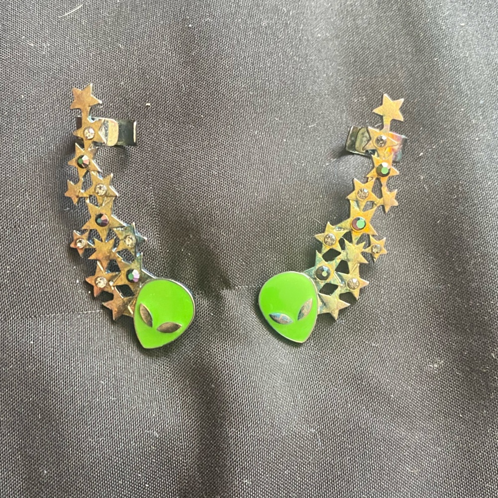 Alien star earrings